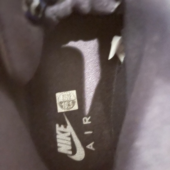 100% authentic 2006 Retro 11 Space Jam! Lightly worn and Stock X verified 10.5